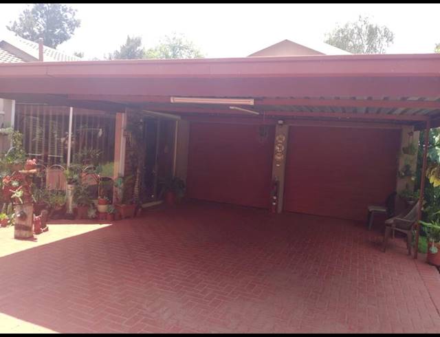 3 BEDROOM HOUSE FOR SALE IN BONANNE